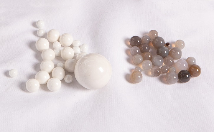 不同大小的麻豆黄色电影球