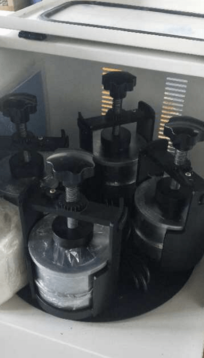 配备八罐的土壤麻豆黄色电影仪