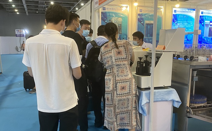 与会人员参观麻豆传媒在线视频观看蜜桃AV噜噜一区二区三区麻豆